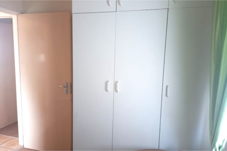 To Let 1 Bedroom Property for Rent in Middedorp Western Cape